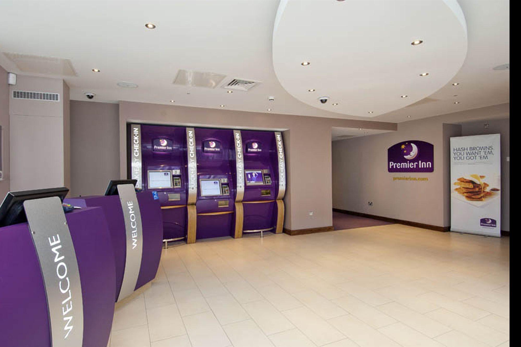 Premier Inn London Ealing Brentford Esterno foto