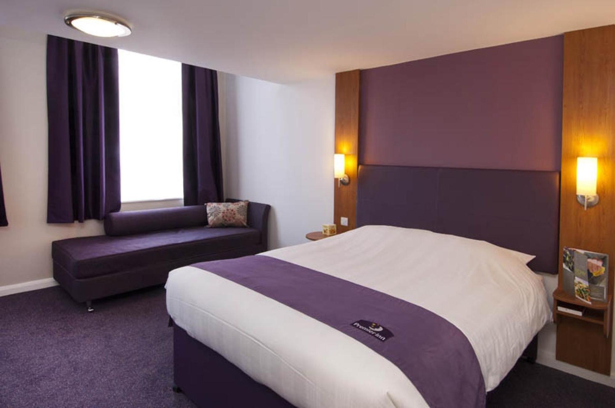 Premier Inn London Ealing Brentford Esterno foto