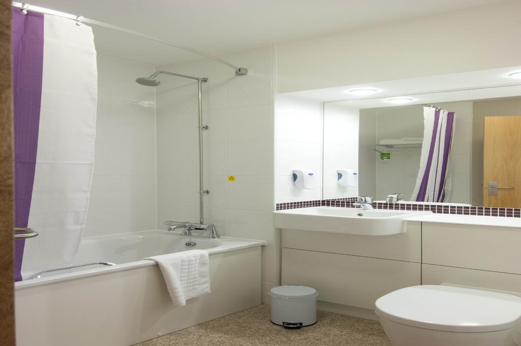Premier Inn London Ealing Brentford Camera foto