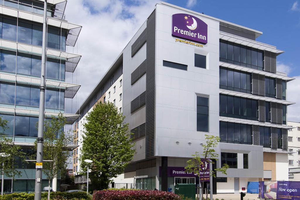 Premier Inn London Ealing Brentford Esterno foto