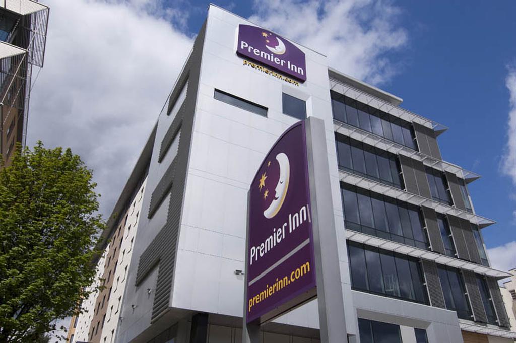 Premier Inn London Ealing Brentford Esterno foto