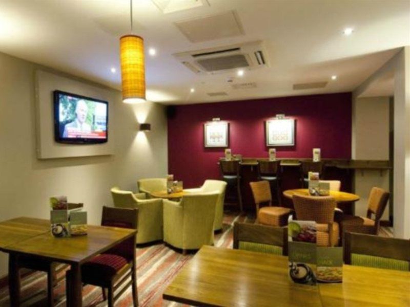 Premier Inn London Ealing Brentford Esterno foto
