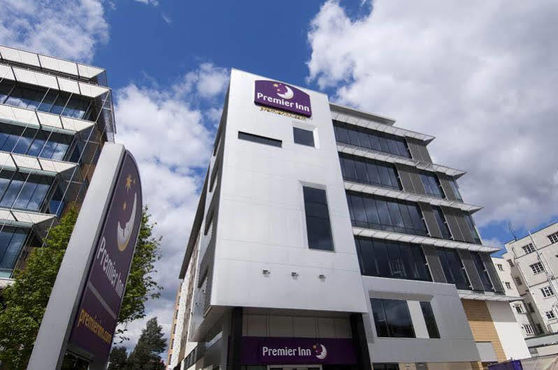 Premier Inn London Ealing Brentford Esterno foto
