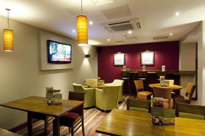 Premier Inn London Ealing Brentford Esterno foto