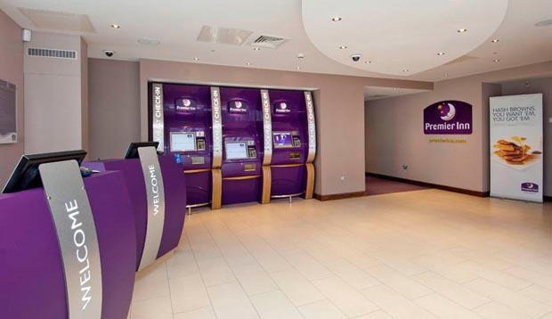 Premier Inn London Ealing Brentford Esterno foto