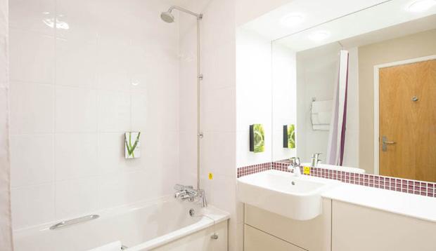 Premier Inn London Ealing Brentford Esterno foto